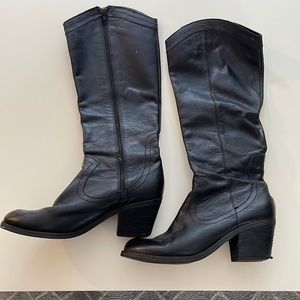Seychelles black leather zip up western style boot, women’s size 10.